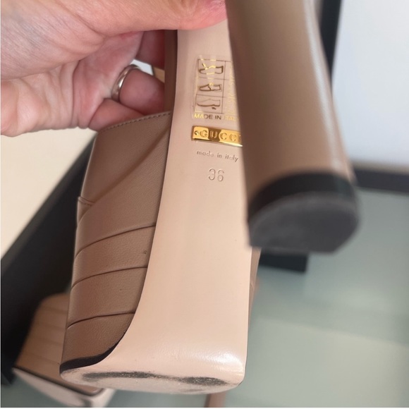 GUCCI
Malaga Kid T Strap Platform Pumps 40.5 Porcelain Rose size 6 nude - Picture 3 of 14